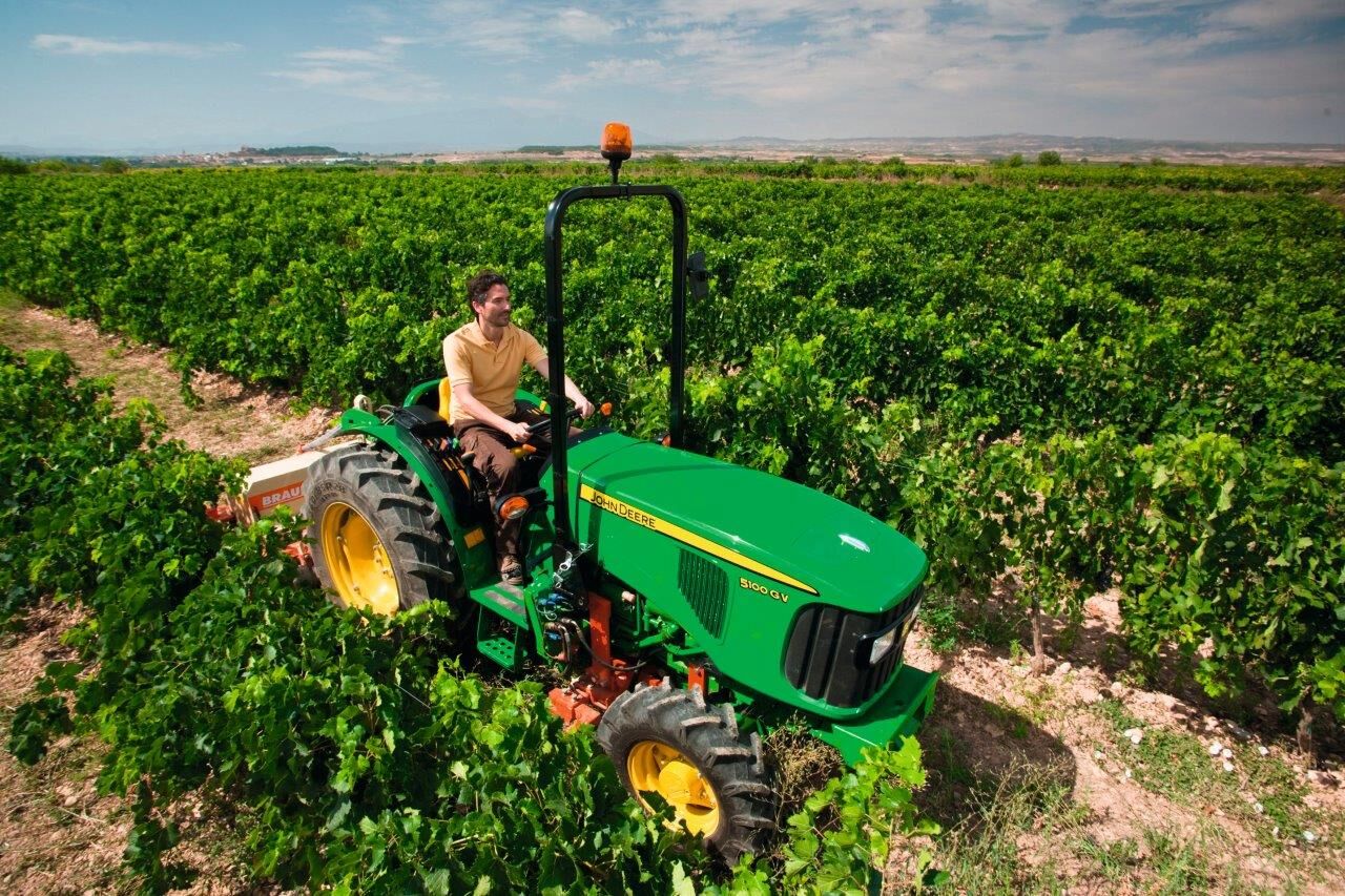 Nuevos tractores especialistas John Deere serie 5G para frutos y viñedos
