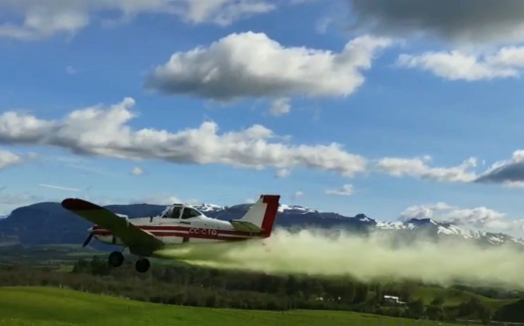 Fertilización de praderas con aviones: alternativa para zonas de laderas y difícil acceso